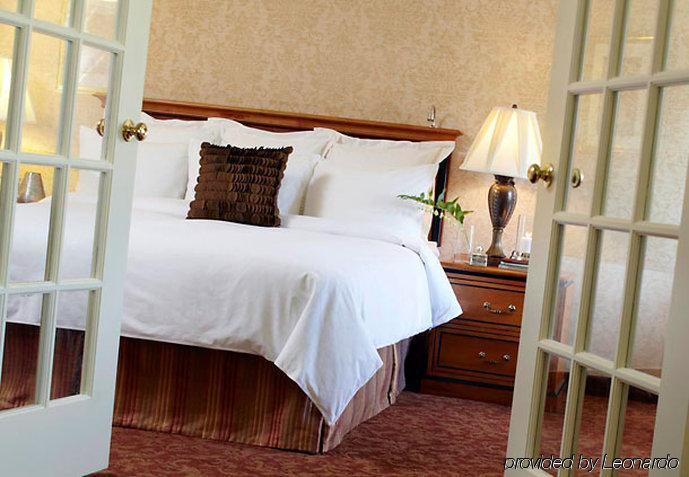 The Del Monte Lodge Renaissance Rochester Hotel & Spa Room photo