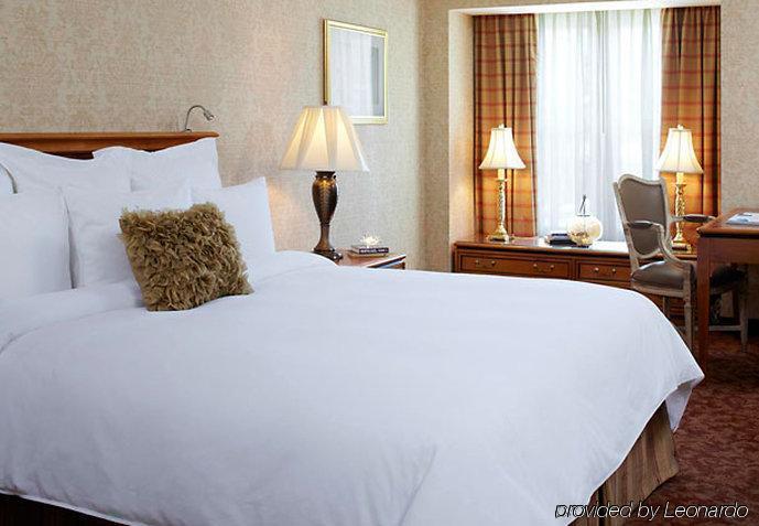 The Del Monte Lodge Renaissance Rochester Hotel & Spa Exterior photo